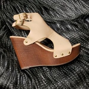 Nude Wedges